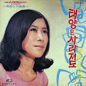 雨の中の花びら