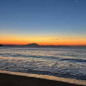 天亮了 我们逃跑吧