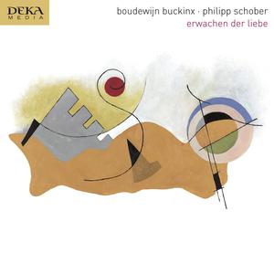 Sitzend berühren sich unsere Hände