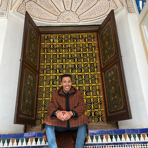 Yhdik lah alghadi wehdou