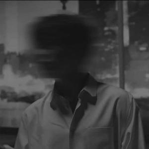 Nhìn Vào Nụ Cười Ấy Đã Khiến Trái Tim Anh Buồn