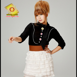 លាក់ទឹកភ្នែកក្រោយខ្នង