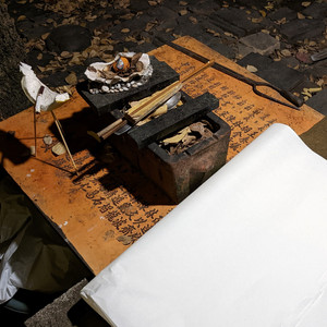 Waiting for the Chinese calligrapher