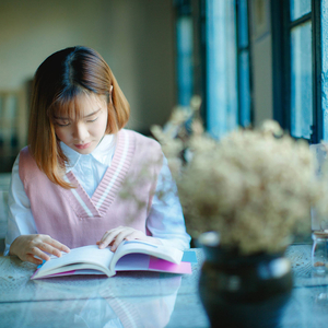 就这样远远的看着你