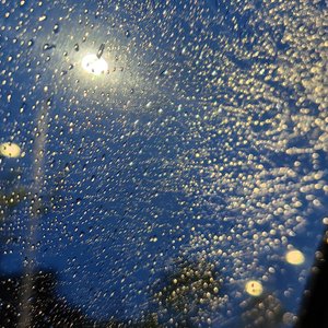 一时不知道要快乐还是难过