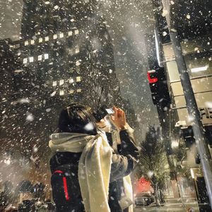 多想在平庸的生活拥抱你