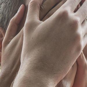 s k i e s p l a y i n g l o v e r s, s t a r s h u g g i n g f l e s h (feat. FAERIEY)