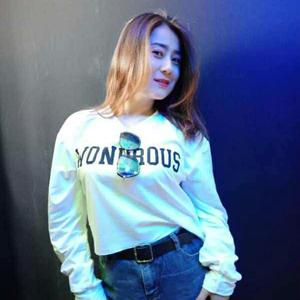 Aydig Kaqlarda（翻自 Akbar Kahriman）