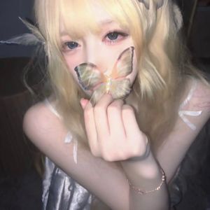 我 突 然 很 想 和 她 遠 走 高 飛