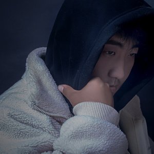 我把往事卷进烟