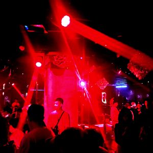 别爱上在夜店认识的女人