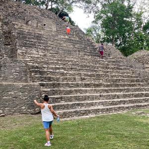 XUNANTUNICH