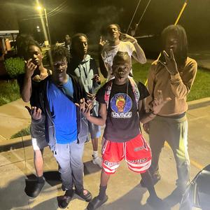 Dark Chit (feat. Kynxto & R5)