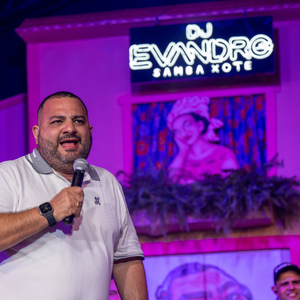 Meu Pai Paga Minha Faculdade / Levante o Litro Aí / Abre o Porta Malas / Zoar e Beber / Só Papai / Festa na Piscina / Ele Ta Bebo / Vai Correndo Atrás / Forró Só Presta Assim / Eu Quero Ir pro Forró (Ao Vivo)