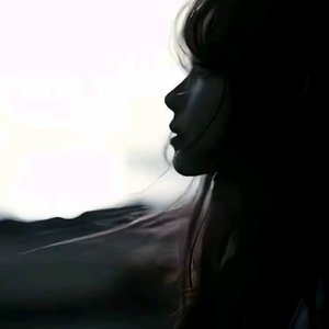 你一笑 全世界都暗淡了