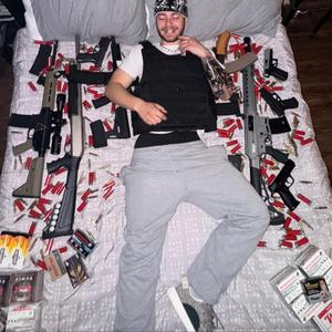 IM SELLIN W**D RIGHT NOW GIMME A MINUTE