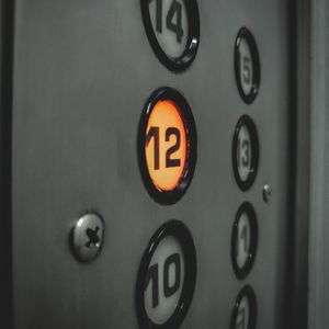 诗意的电梯节奏