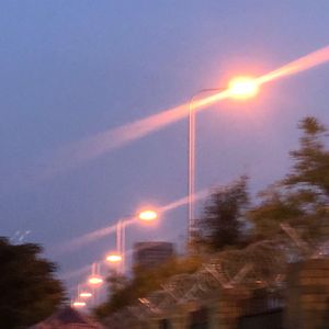 远方的云飘过山间