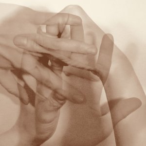 Dahl​-​Tah​-​Ghi = Moon Gliding