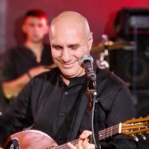 Όλοι μπαίνουν στον χορό