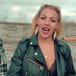 Ej Salena, Cie Su Tie Husicky