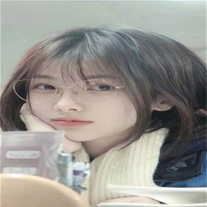 土坡上的狗尾草