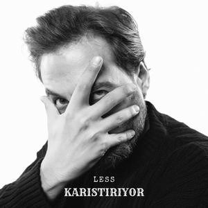 Karıştırıyor