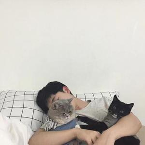 短发姑娘