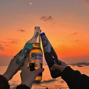 落日亲吻银光海