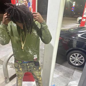 Chilling (feat. 8.9 Cee)