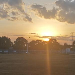 试着把孤独藏进耳机