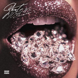 她想我赚很多钱