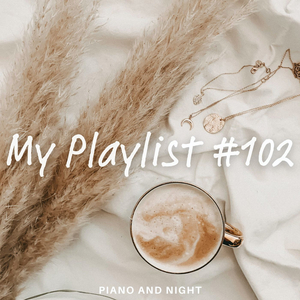 금빛 모래사장에서 일렁이는 파도