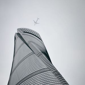 虹桥火车站随想