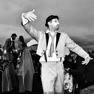 Gölgeden Kalkan Tren