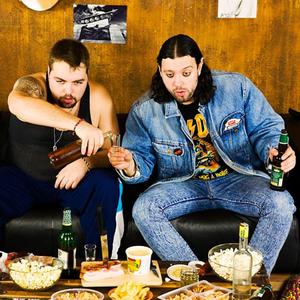 TATA ZVRACÍ (feat. Morčata na útěku) (Live MELODKA 2010)