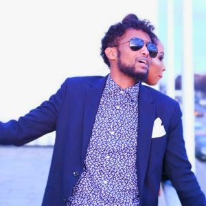 Istaahil Waxaad Ku Tahay (Live)