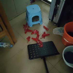 悲哀藏在现实中