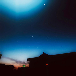 你不适合谈恋爱，因为你是个恋爱脑