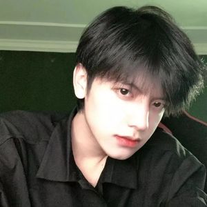 他开着邻居家的toyota追着日路