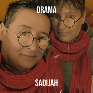 Tussen De Sprieten Van Het Natte Gras