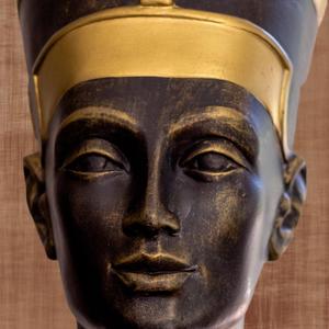 Nefertiti (feat. Keyn)