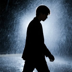 暴雨淋不湿窗内的你