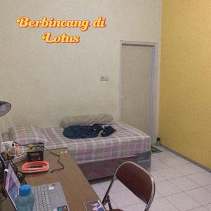 Berbincang di Lotus