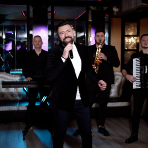 Ne-am strans cu toti in carciumioara