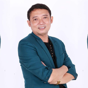 Bẩm Hoàng Thượng Có Điện Thoại Ạ