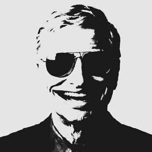 盖茨哭晕在厕所