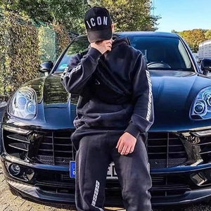 stay low（低调）