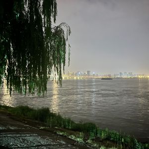 鸭川的雨夜