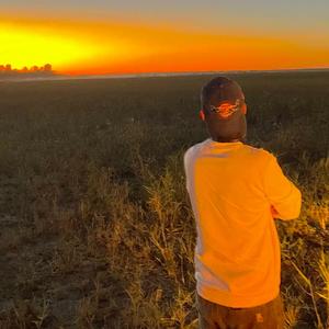 Под луной (月亮之下)